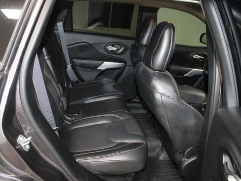 Used 2018 Jeep Cherokee Latitude Plus FWD image 29