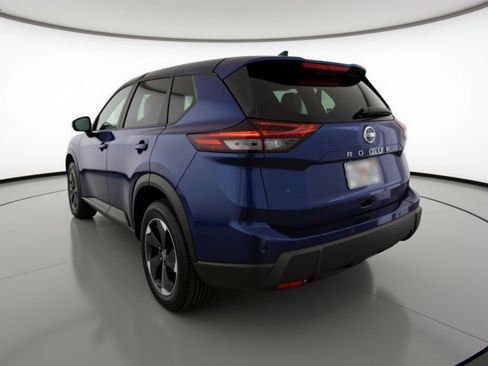 Used 2025 Nissan Rogue SV image 6