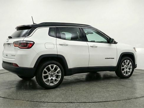 Used 2025 Jeep Compass Limited AWD/4WD image 9