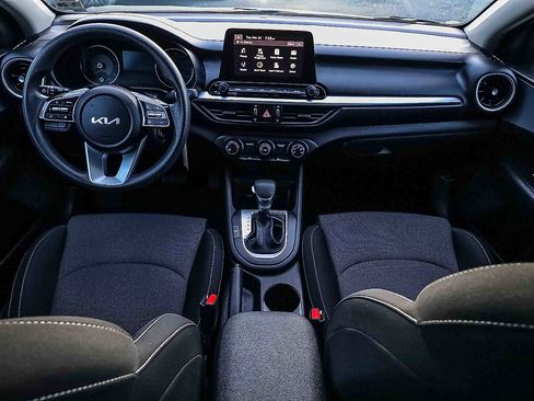 Certified 2024 Kia Forte LXS w/ LXS Technology Package FWD image 21