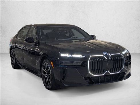 Used 2026 BMW 750e xDrive AWD/4WD image 6