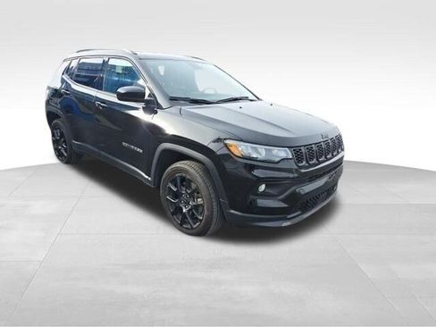 Used 2025 Jeep Compass Latitude w/ Altitude Special Edition AWD/4WD image 13
