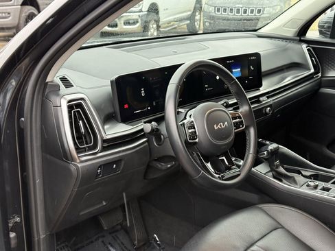 Used 2024 Kia Sorento S image 13
