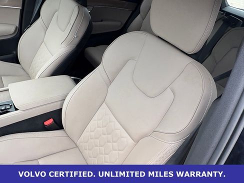 Certified 2025 Volvo XC90 B5 Plus AWD/4WD image 29