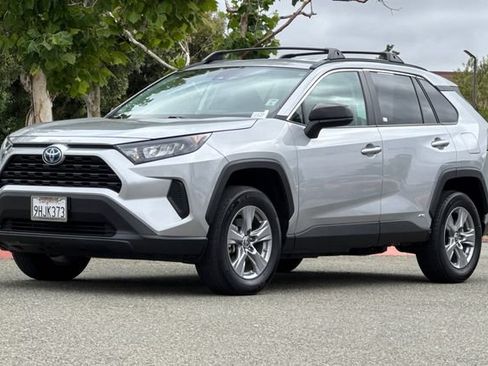 Used 2022 Toyota RAV4 LE AWD/4WD image 8