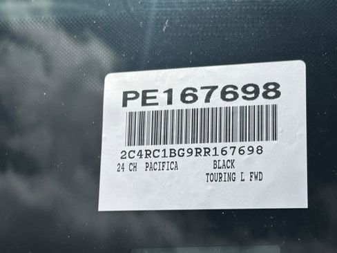 Used 2024 Chrysler Pacifica Touring-L FWD image 14