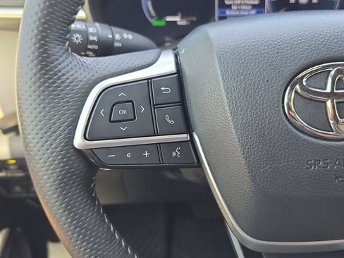 Used 2025 Toyota Sienna Platinum AWD/4WD image 14