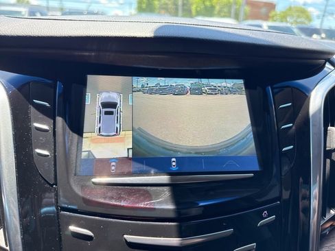 Used 2019 Cadillac Escalade Premium Luxury AWD/4WD image 31