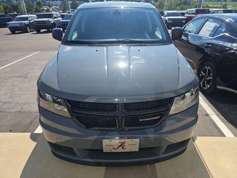 Used 2020 Dodge Journey SE w/ SE Popular Equipment Group FWD image 2