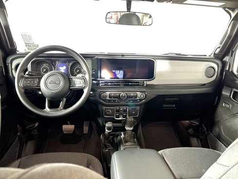 Used 2025 Jeep Wrangler Sport image 12