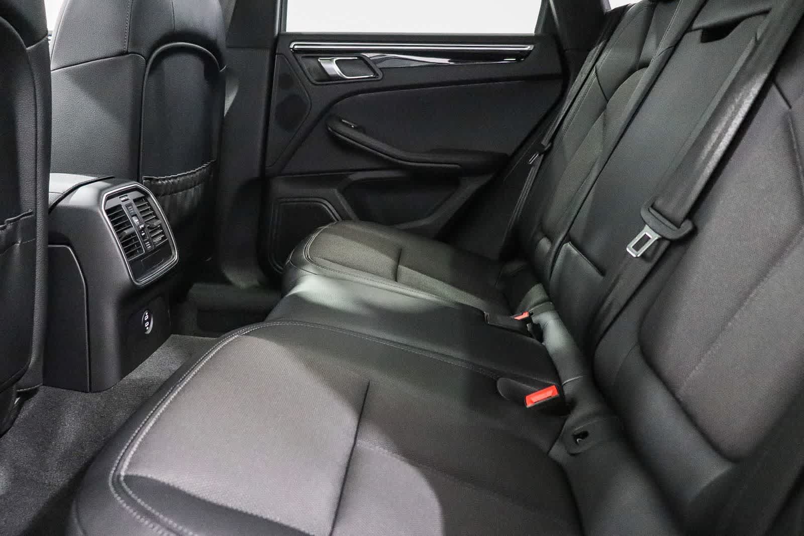 Used 2024 Porsche Macan AWD/4WD image 19