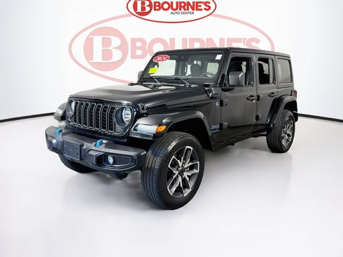 Used 2024 Jeep Wrangler Unlimited w/ Convenience Group AWD/4WD image 5