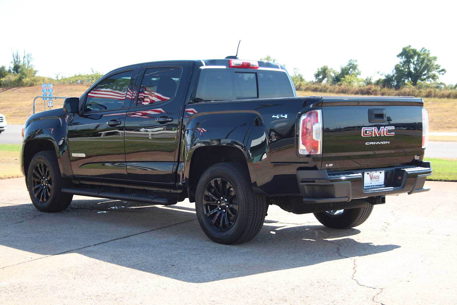 Used 2022 GMC Canyon Elevation w/ Elevation Premium Package AWD/4WD image 9