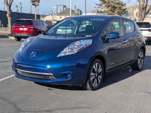Used 2016 Nissan Leaf SV w/ Premium Package image 10