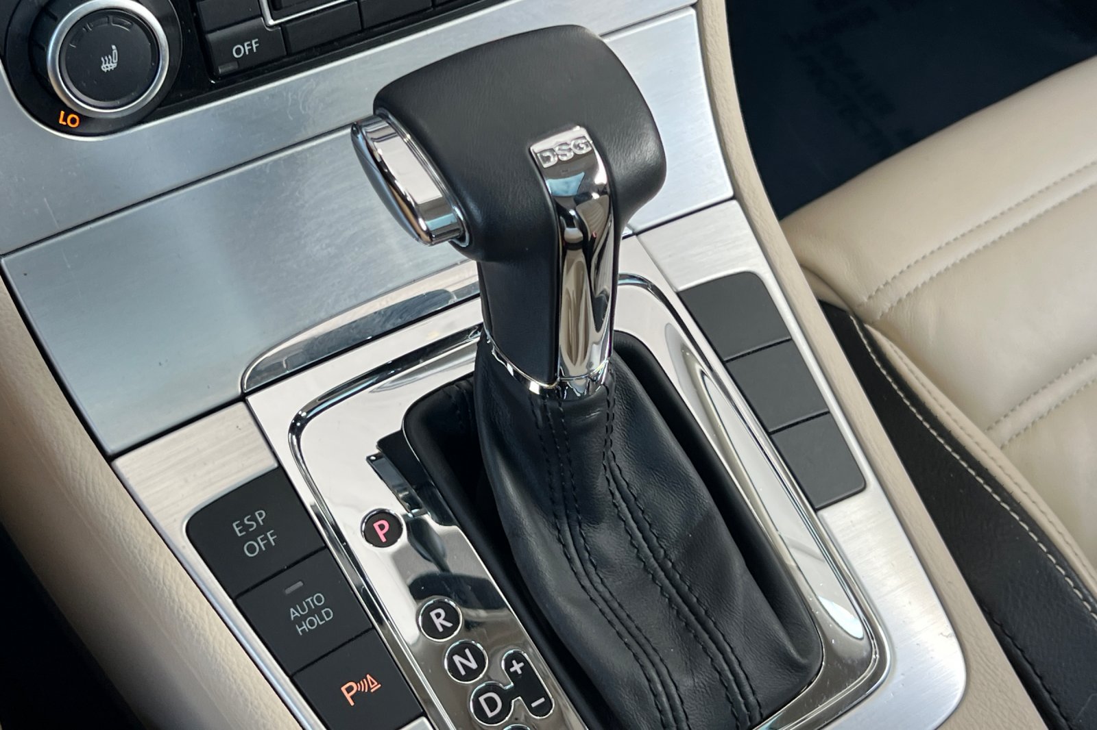 Used 2010 Volkswagen CC Luxury FWD image 23