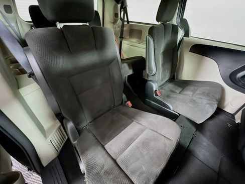 Used 2016 Dodge Grand Caravan SE image 26
