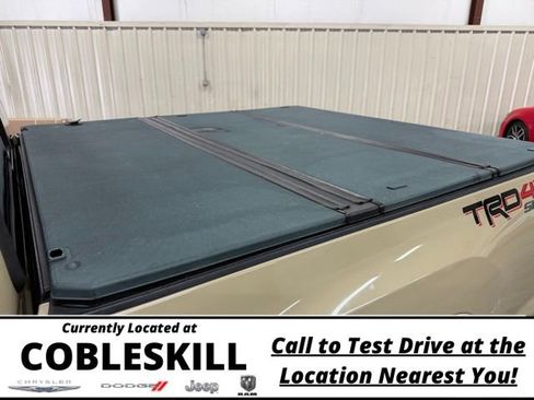 Used 2017 Toyota Tacoma 4x4 Double Cab image 11