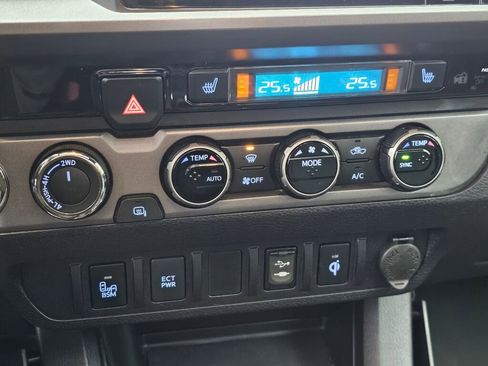 Used 2016 Toyota Tacoma TRD Off-Road image 27