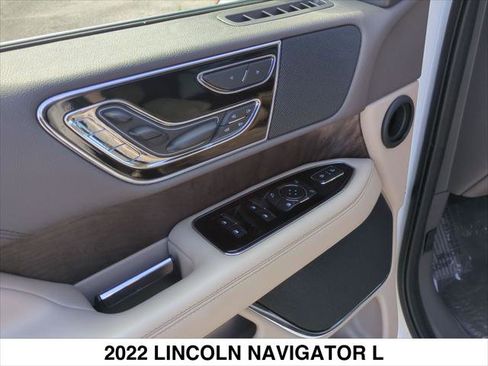 Certified 2022 Lincoln Navigator L Reserve image 11