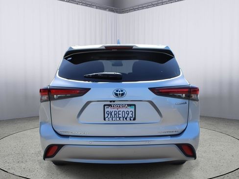 Used 2024 Toyota Highlander Platinum image 7