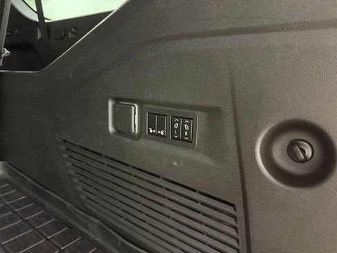 Certified 2022 GMC Yukon XL SLT w/ SLT Premium Package image 9