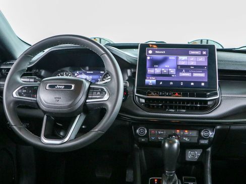 Used 2022 Jeep Compass Latitude FWD image 17