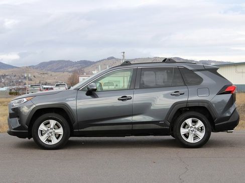 Used 2020 Toyota RAV4 XLE image 3