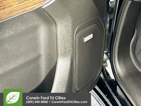 Used 2022 Chevrolet Silverado 1500 High Country w/ Technology Package image 13