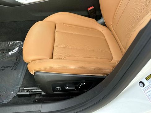 Used 2025 BMW 330i Sedan w/ Convenience Package image 18