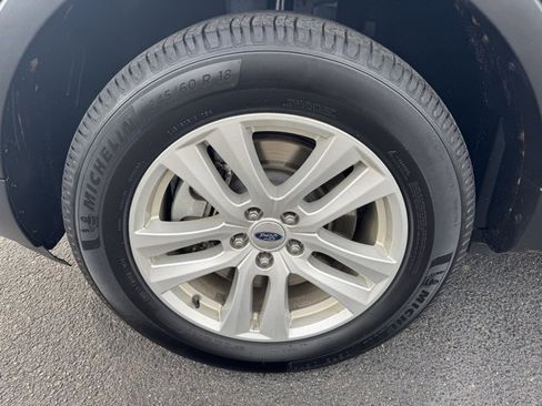 Used 2018 Ford Explorer XLT w/ Equipment Group 202A image 12