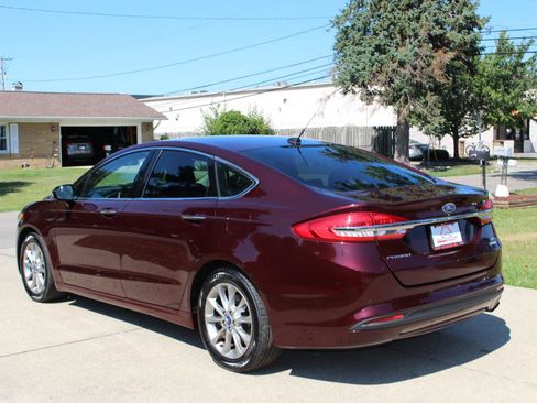 Used 2017 Ford Fusion SE w/ Fusion SE Technology Package FWD image 7