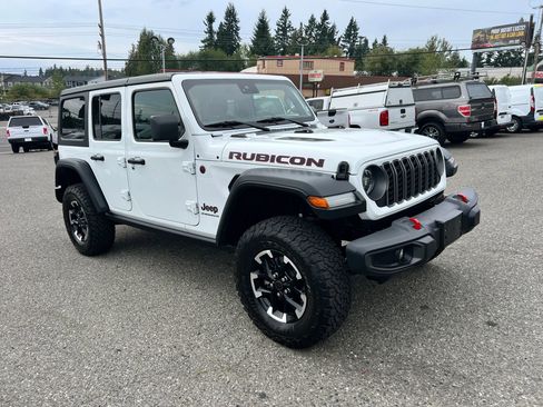 Used 2025 Jeep Wrangler Unlimited Rubicon image 3