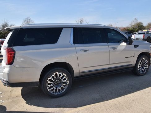 Used 2024 GMC Yukon XL Denali Ultimate image 5