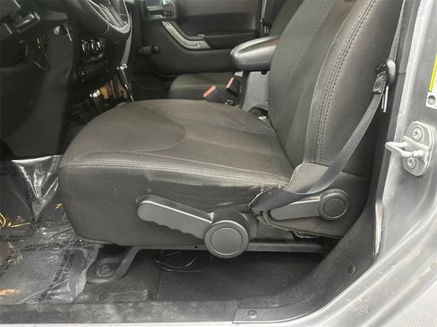 Used 2016 Jeep Wrangler Unlimited Sport w/ Max Tow Package image 10