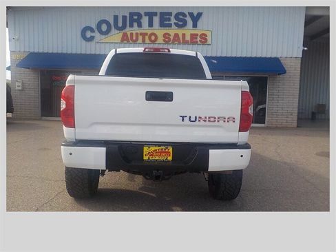 Used 2018 Toyota Tundra Limited w/ Limited Premium Package AWD/4WD image 7