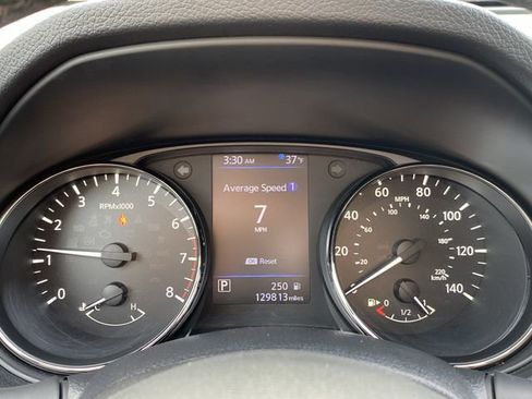 Used 2019 Nissan Rogue SV image 17