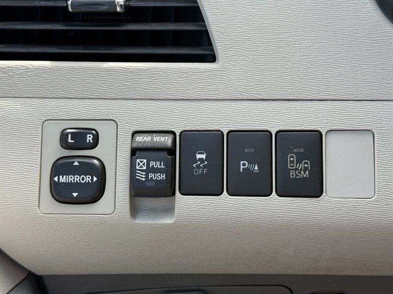 Used 2014 Toyota Sienna XLE w/ XLE Premium Package FWD image 21
