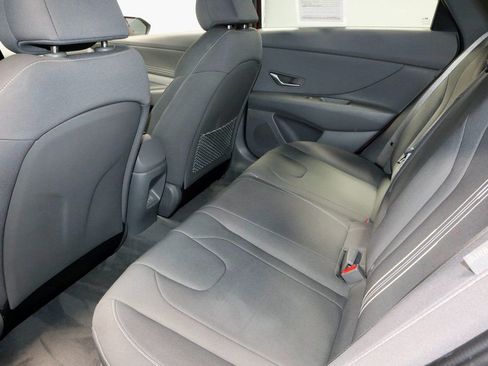 Certified 2025 Hyundai Elantra SEL image 26