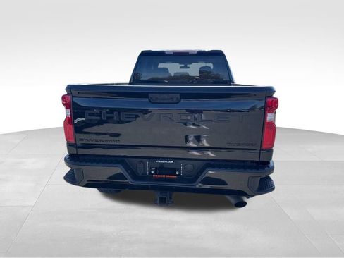 Used 2020 Chevrolet Silverado 2500 Custom w/ Custom Value Package image 5