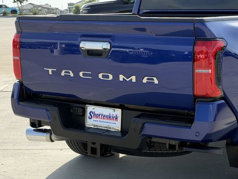 Used 2025 Toyota Tacoma Limited AWD/4WD image 6