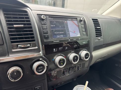 Used 2020 Toyota Sequoia Platinum image 12