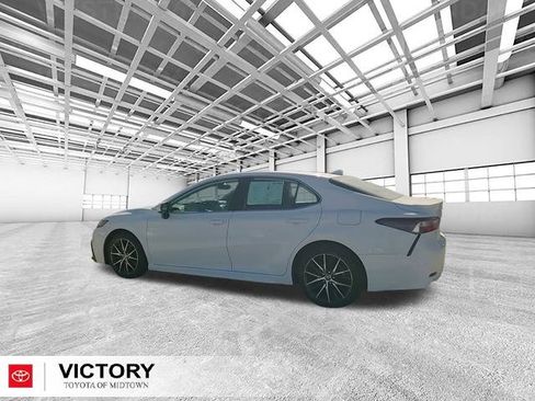 Used 2023 Toyota Camry SE image 6