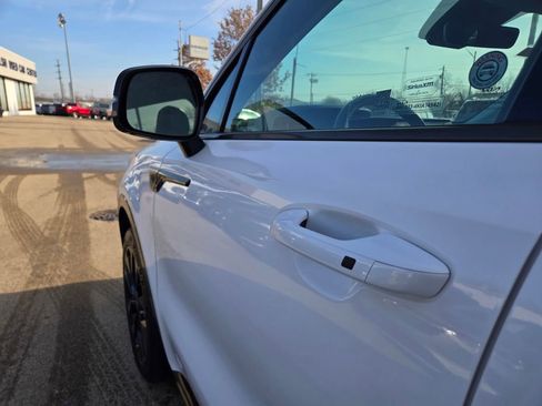 Used 2023 Kia Sorento SX image 39