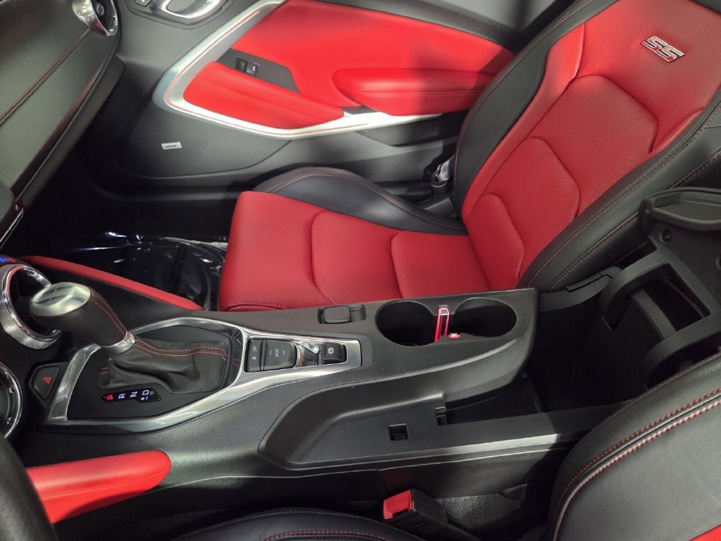 Used 2017 Chevrolet Camaro SS RWD image 21