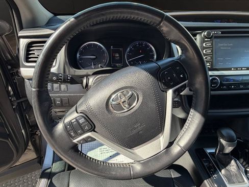Used 2018 Toyota Highlander Limited AWD/4WD image 9