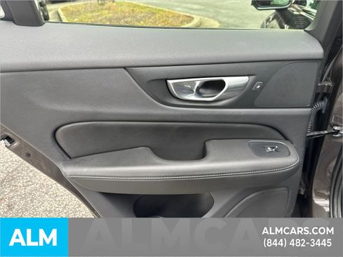 Used 2024 Volvo V60 B5 Cross Country Plus image 28