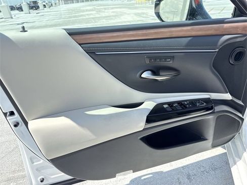 New 2025 Lexus ES 350 w/ Premium Package image 13