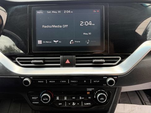 Used 2021 Kia Niro EX w/ Cold Weather Package FWD image 23