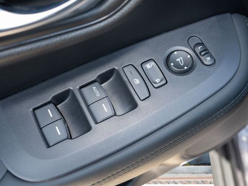 Certified 2023 Honda HR-V LX image 24