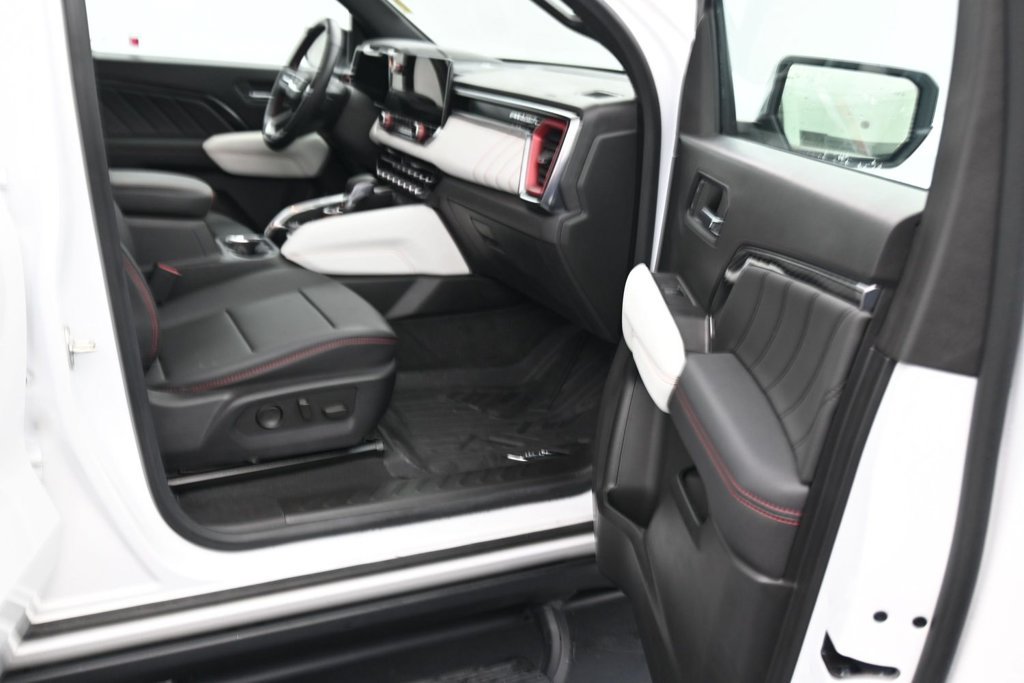 Used 2024 GMC Canyon AT4X AWD/4WD image 12